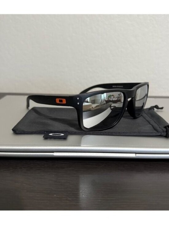 Oakley Other - OO9102 Oakley Holbrook Silver Reflective Lenses